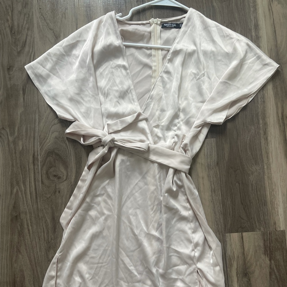 NastyGal Silk feel Dress Nude light beige